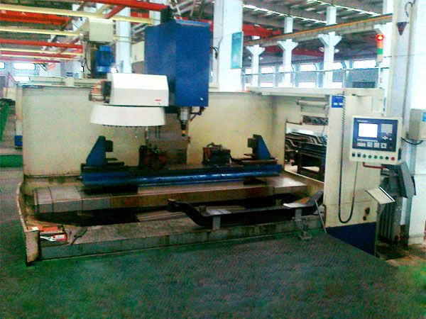 前轴十孔加工公用立式加工